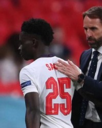 索斯盖特：我也想看香槟足球 还有进球大招没用上