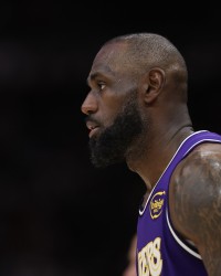 leyu集团-15季后赛欧文&amp;乐福受伤&amp;21浓眉受伤！詹媒：为何是詹姆斯来承受？