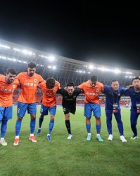 -6分首战即决战，韩鹏李金羽同室操戈，首发呼之欲出，泰山开门红